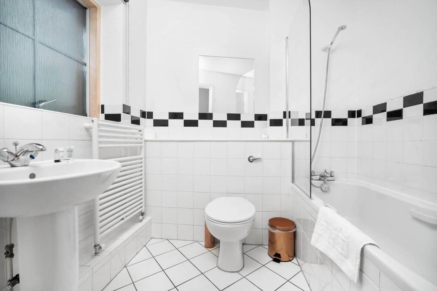 City Centre - Two Bedroom Apartment - Juliet Balcony - Secure Parking - Wifi - Smart Tv - Top Rated -33S Birmingham Extérieur photo