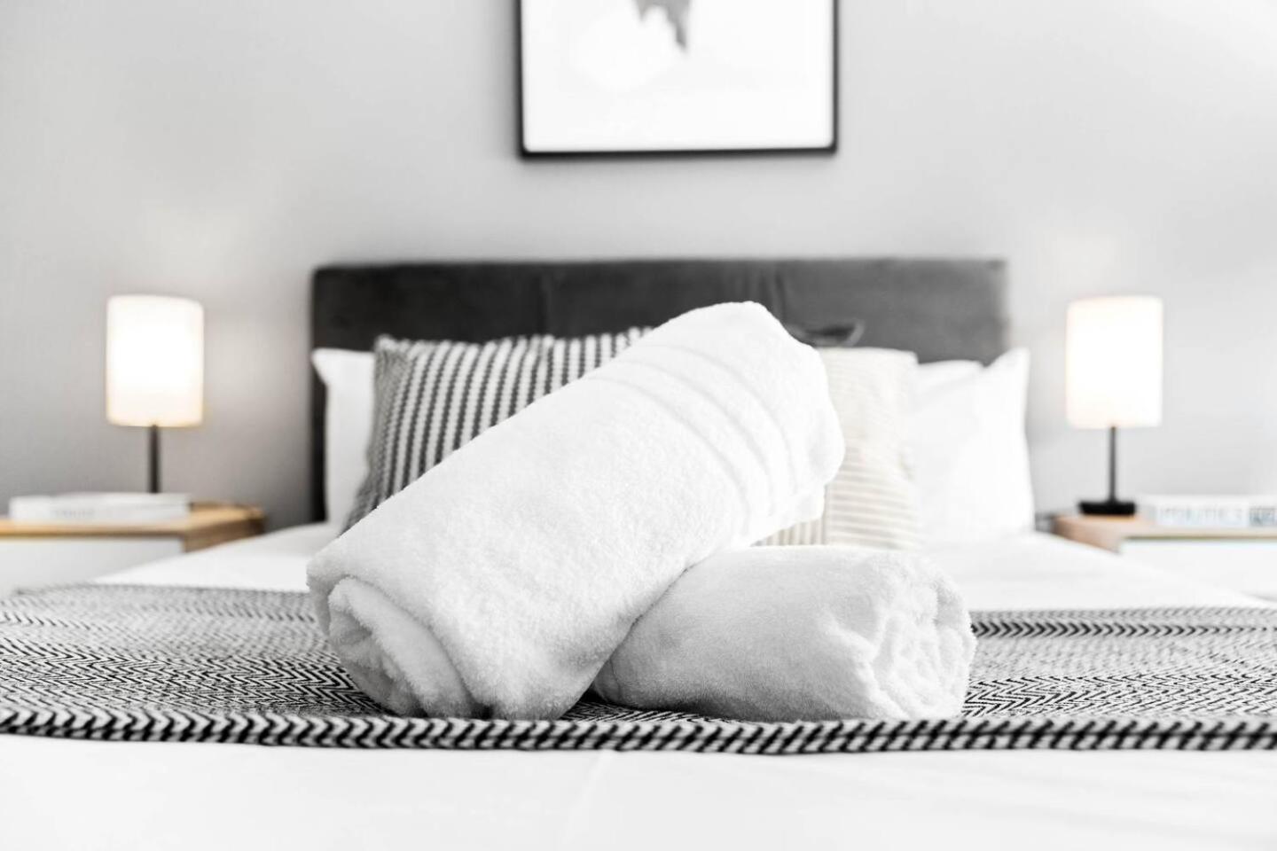 City Centre - Two Bedroom Apartment - Juliet Balcony - Secure Parking - Wifi - Smart Tv - Top Rated -33S Birmingham Extérieur photo